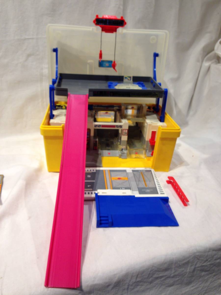 1774 TOMY トミカ トミカトラックファクトリーボックス ミニカー 男の子 玩具 おもちゃ