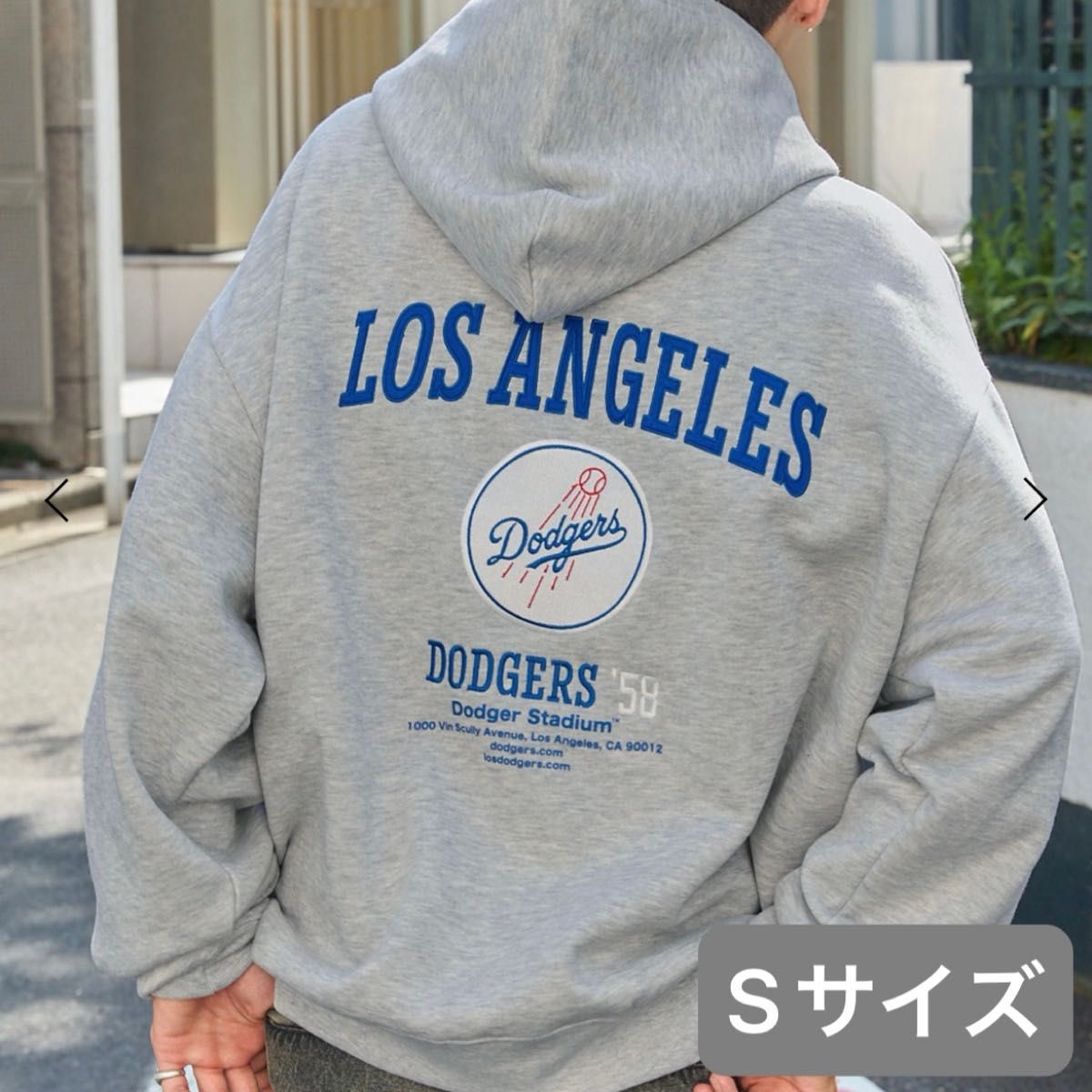 【別注】 MLB公式 ドジャース ロゴ刺繍バックデザイン裏起毛フーディーパーカー 別注】 MLB公式 ドジャース ロゴ刺繍バックデザイン裏起毛