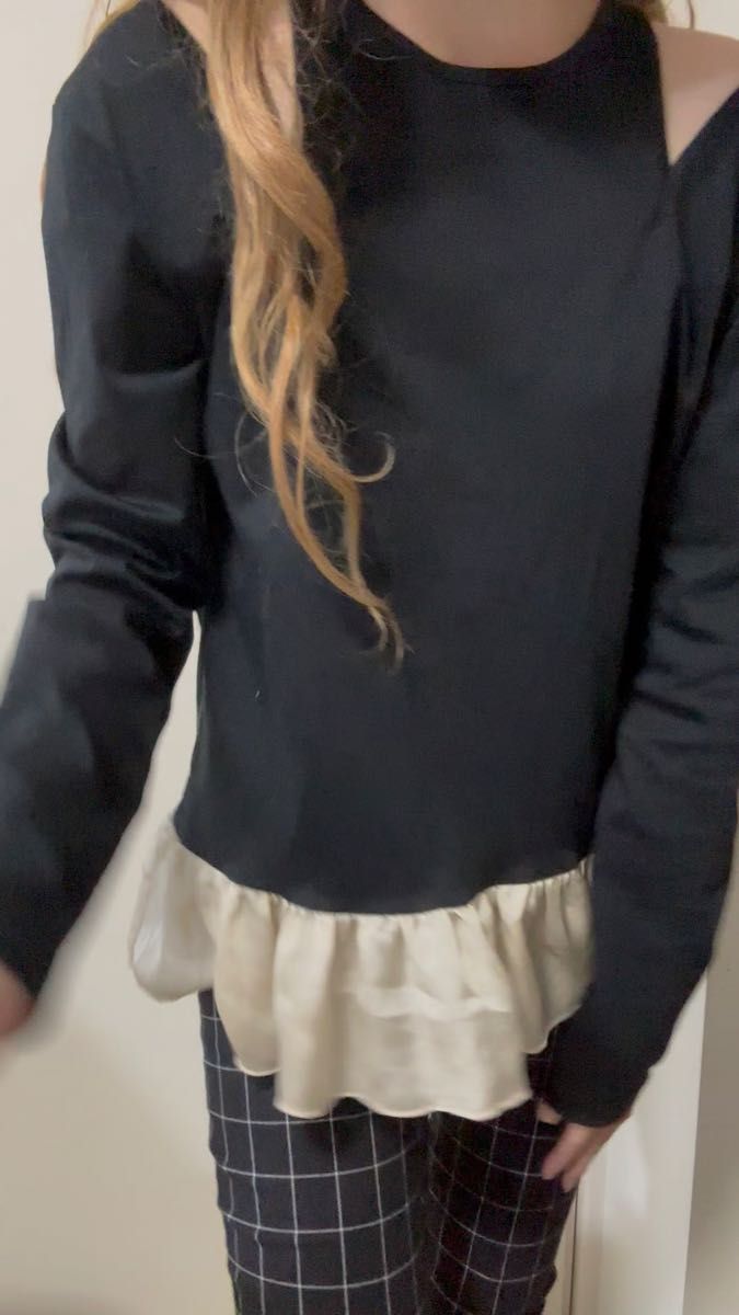 美品honey mi honey ハニーミーハニー 可裾フリル肩あき 長袖