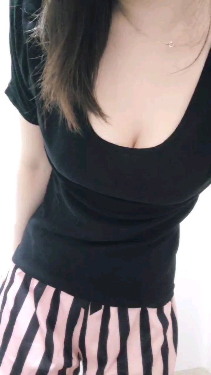 黒Tシャツ シンプル ホームクリーニング済み