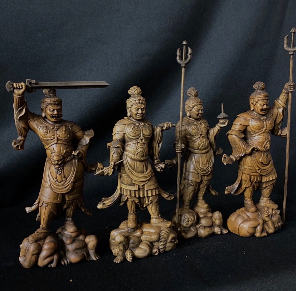 仏教工芸品　総柘植材　時代美術　古美術　木彫仏教　精密彫刻 仏師で仕上げ品　四天王像 一式