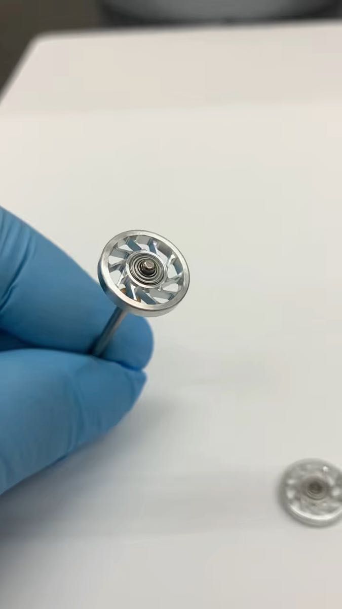 13mm オールアルミベアリングローラー 10フィン軽量加工 剛性UPバージョン L2枚R2枚 限定ホノグラムステッカー付き