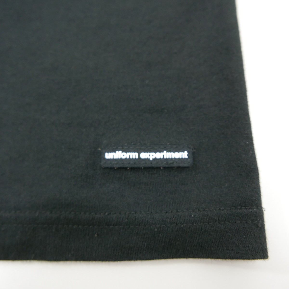 16SS uniform experiment ユニフォームエクスペリメント STRAIGHT LOGO TEE コットン 半袖 ロゴ Tシャツ カットソー BLACK 1_画像7