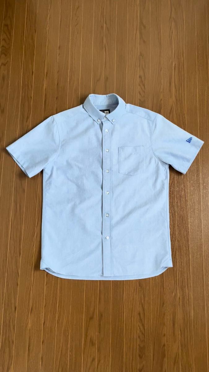 【送料無料】NEW ERA 袖ロゴ刺繍入り B.Dシャツ Sサイズ ニューエラ メンズシャツ ブルー