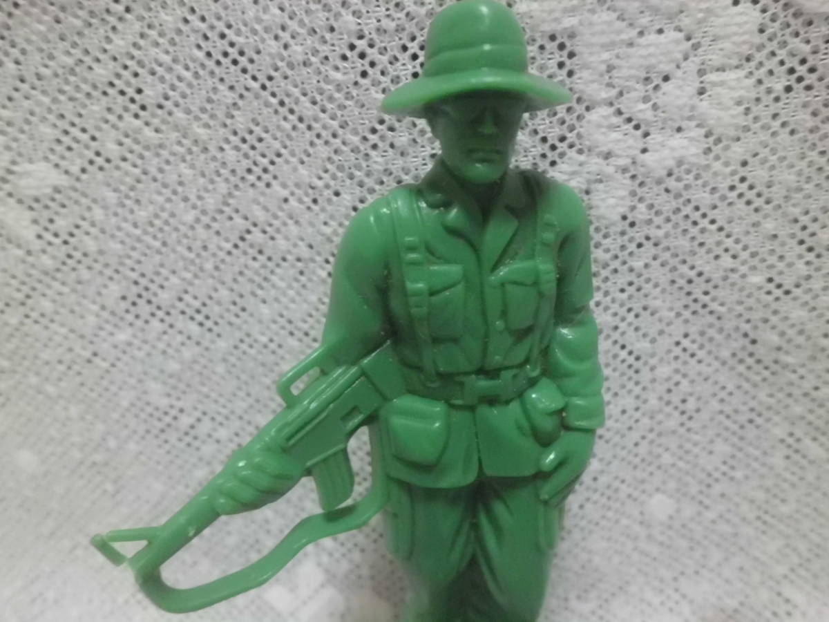  green soldier green Army men army person .. san doll figure total 4 body 