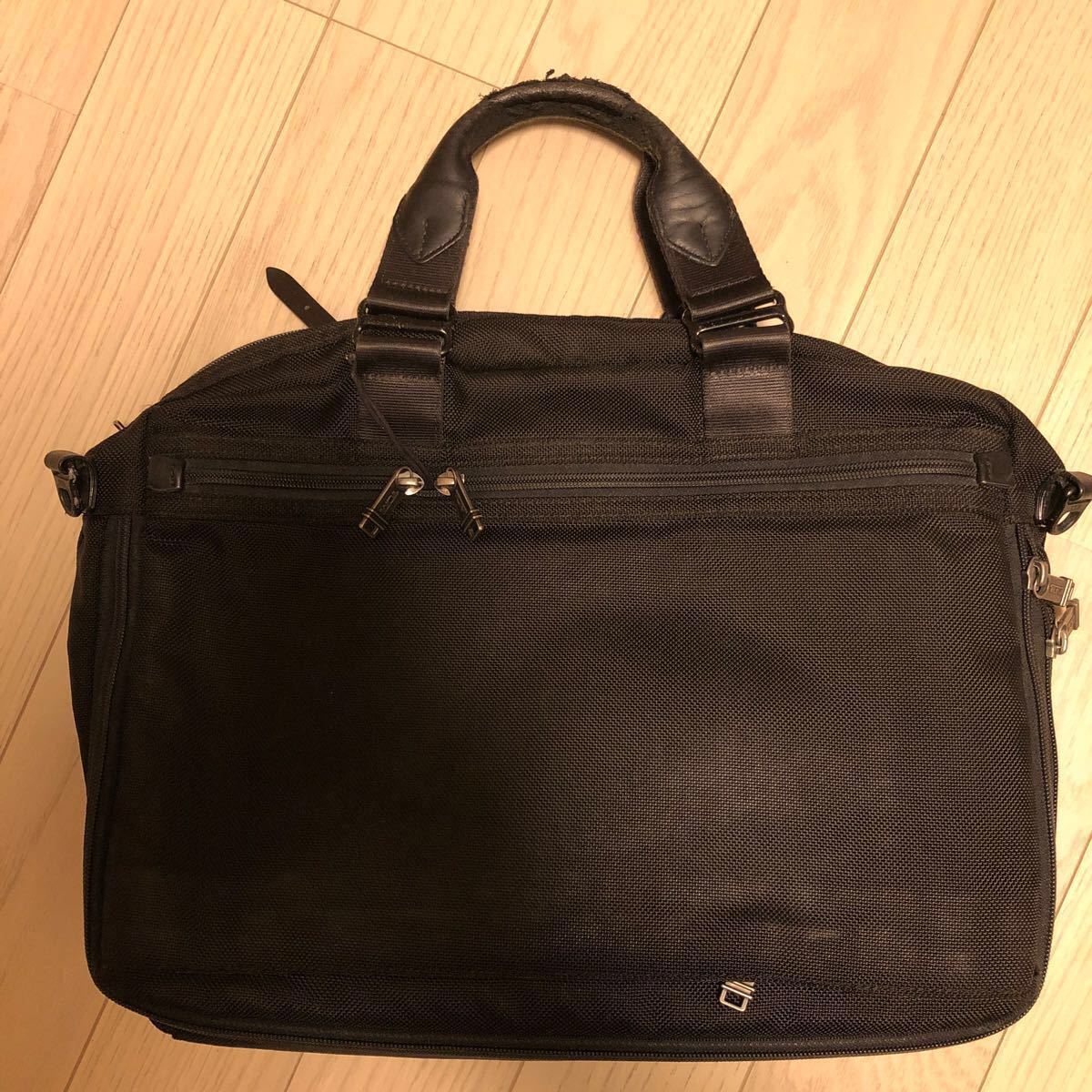 tumi バッグstyle022631Yuma Slim Brief 価格応相談