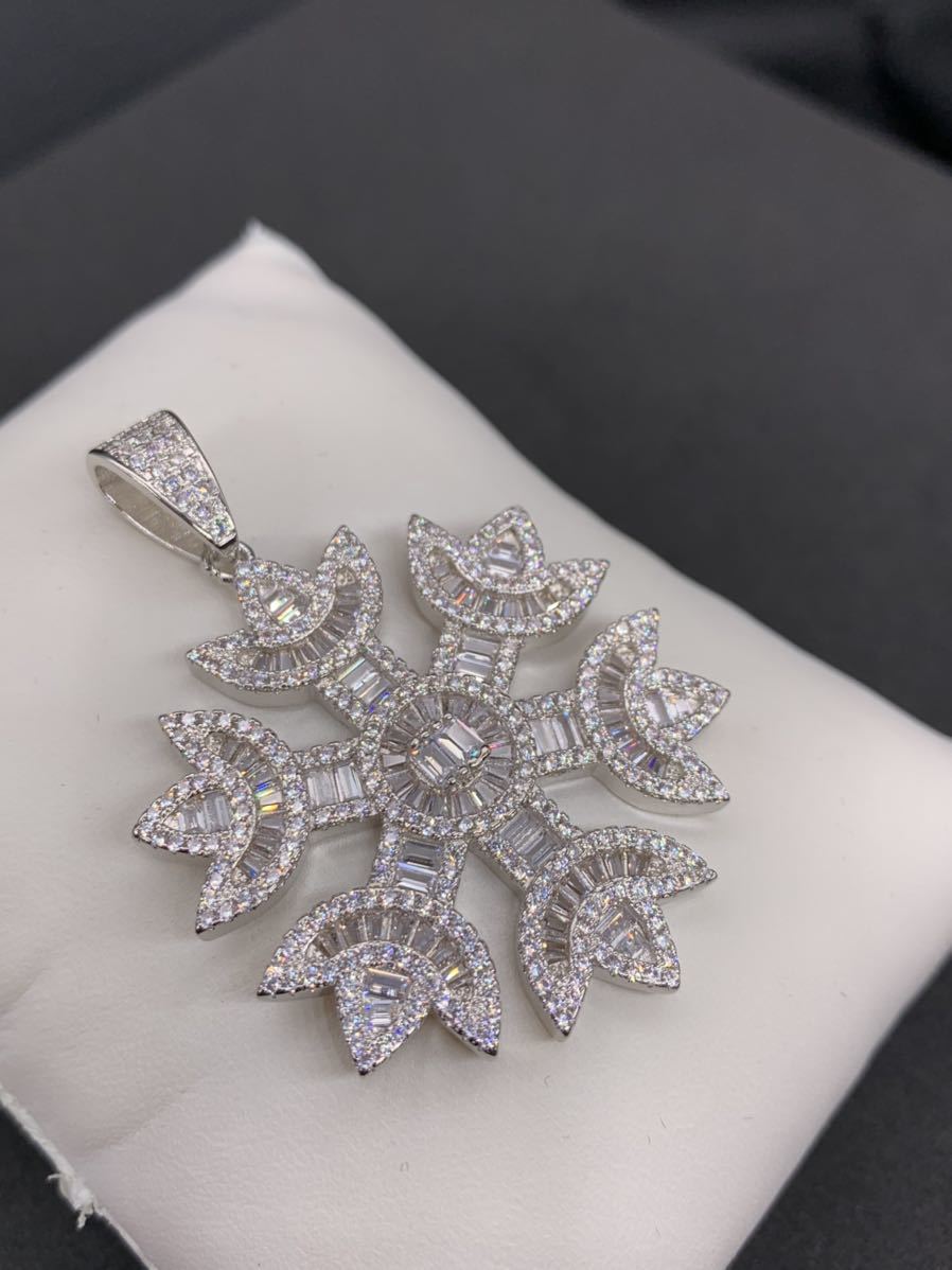 新しく着き クリスタル ネックレスペンダントトップ ブリンブリン ジルコニア 結晶 雪 スノー 輝き抜群! シルバー 新しく着き クリスタル ネックレスペンダントトップ ブリンブリン ジルコニア 結晶 雪 スノー 輝き抜群! シルバー
