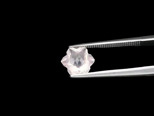 No.652 ローズクォーツ 約1.54ct 約8.5mm×7.5mm ブラジル産