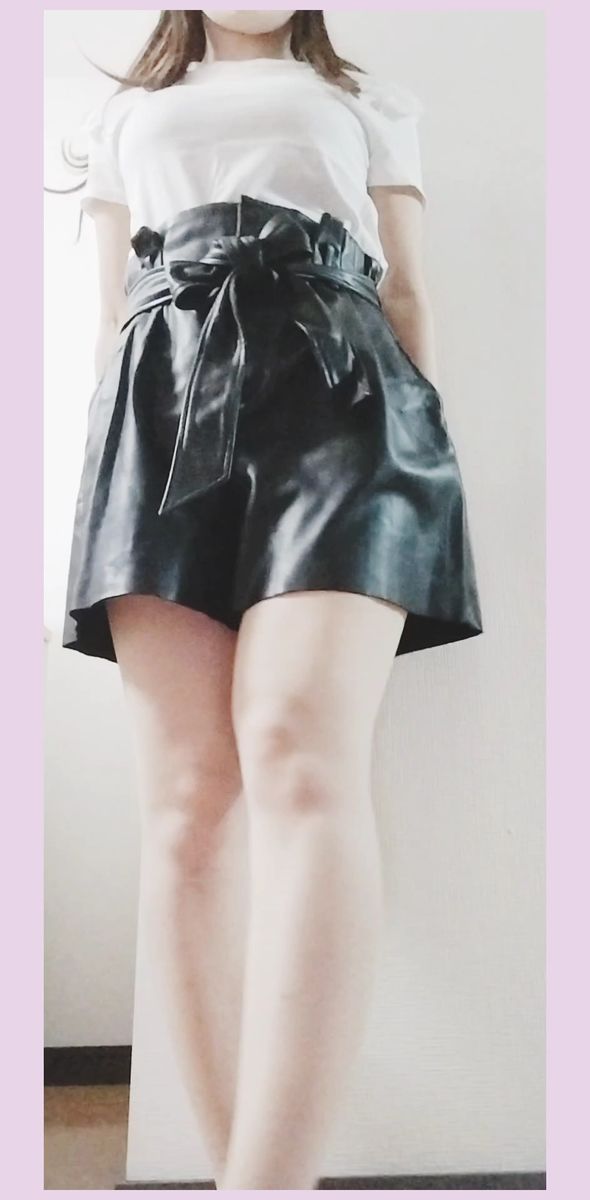 ZARA レザーショートパンツ レディース