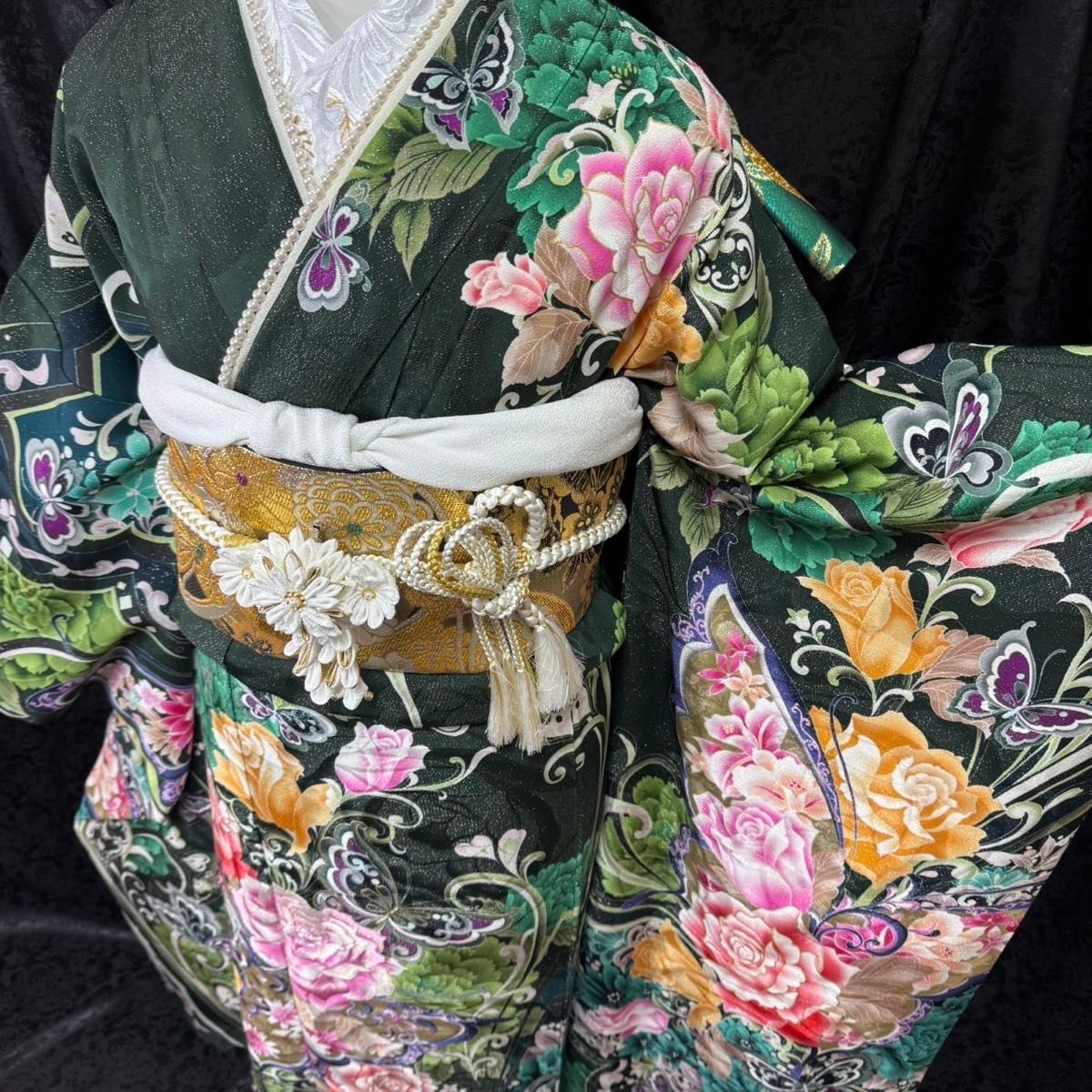 美品 薔薇 蝶 深緑 金彩 刺繍 ラメ 落款 逸品 フルセット 振袖 振り袖 美品 薔薇 蝶 深緑 金彩 刺繍 ラメ 落款 逸品 フルセット 振袖