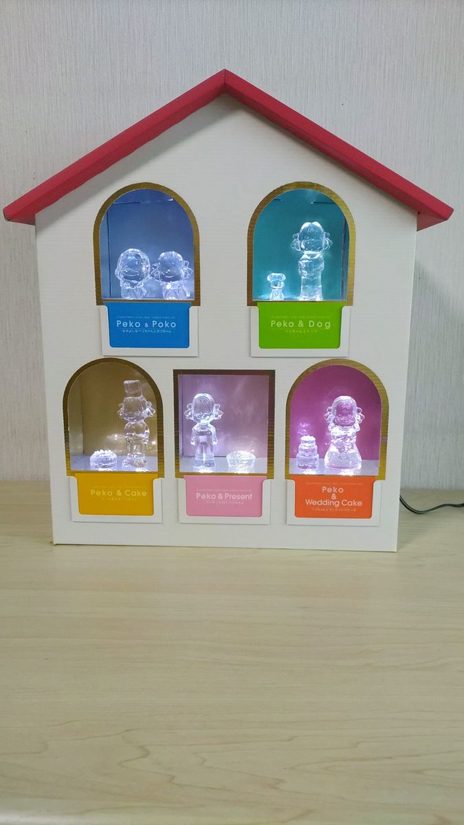 クリスタルペコちゃんコンプリート5体&コレクションハウス ライト付き 当選品、未使用品
