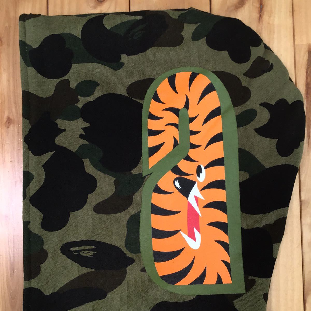 ★新品★ Double Shoulder Shark full zip Hoodie Mサイズ a bathing ape BAPE シャーク パーカー エイプ ベイプ 1st camo green 迷彩 5214_画像4