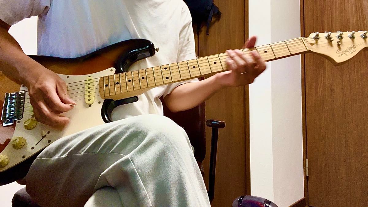 【試奏動画有り】squier by fenderストラトキャスター サンバースト メイプル指板 鳴り◎ Stratocaster