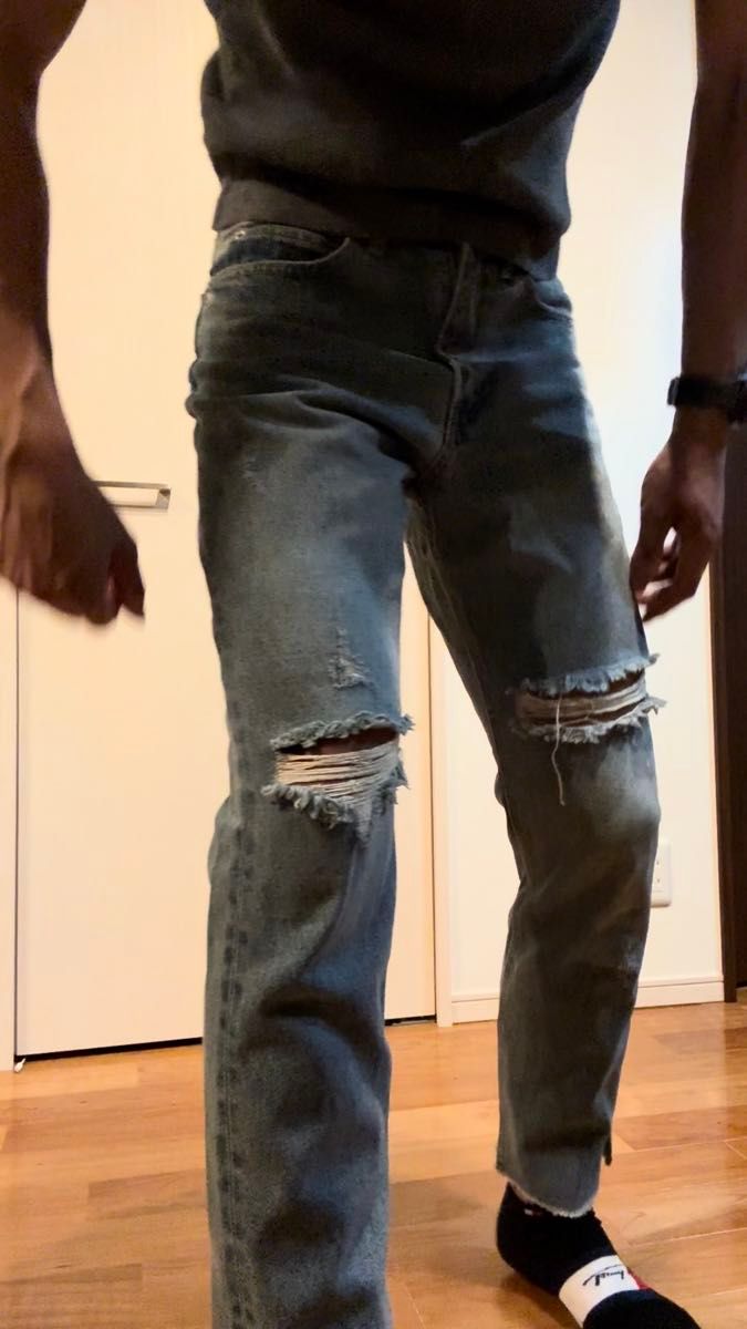 ダメージ加工ストレートジーンズ ウエスト平置き37 デニムパンツ ジーンズ