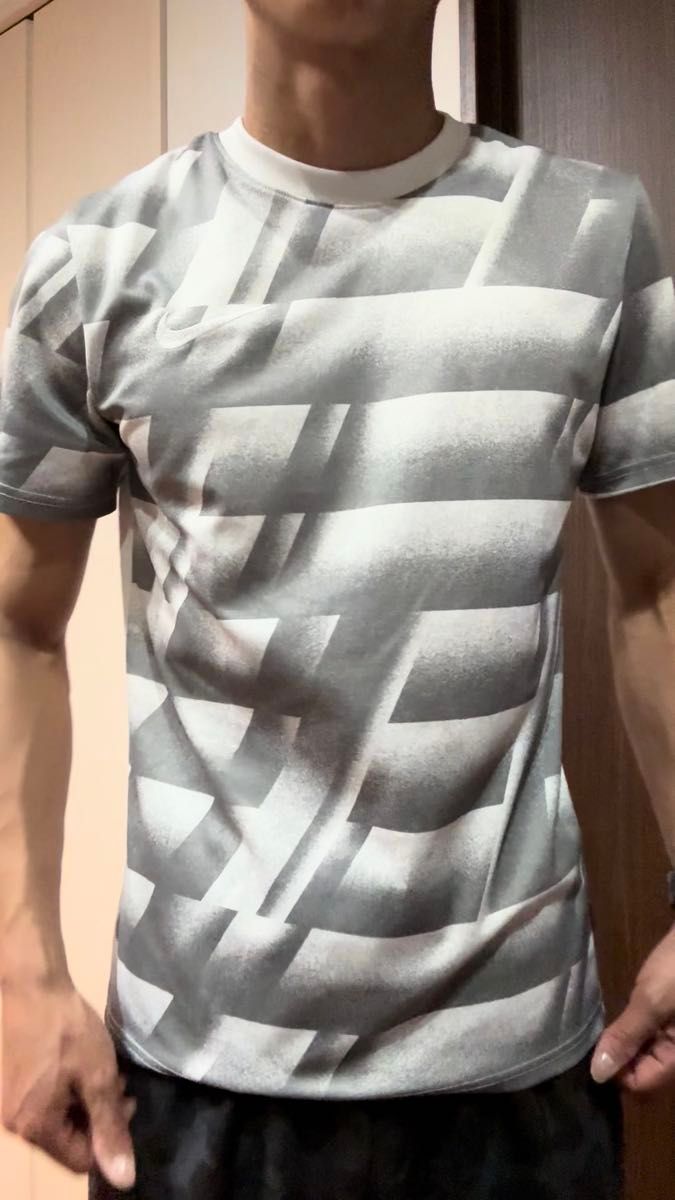 NIKE 半袖Nike 幾何学模様 グレー Tシャツ Lサイズ 美品 グレー 半袖 半袖Tシャツ