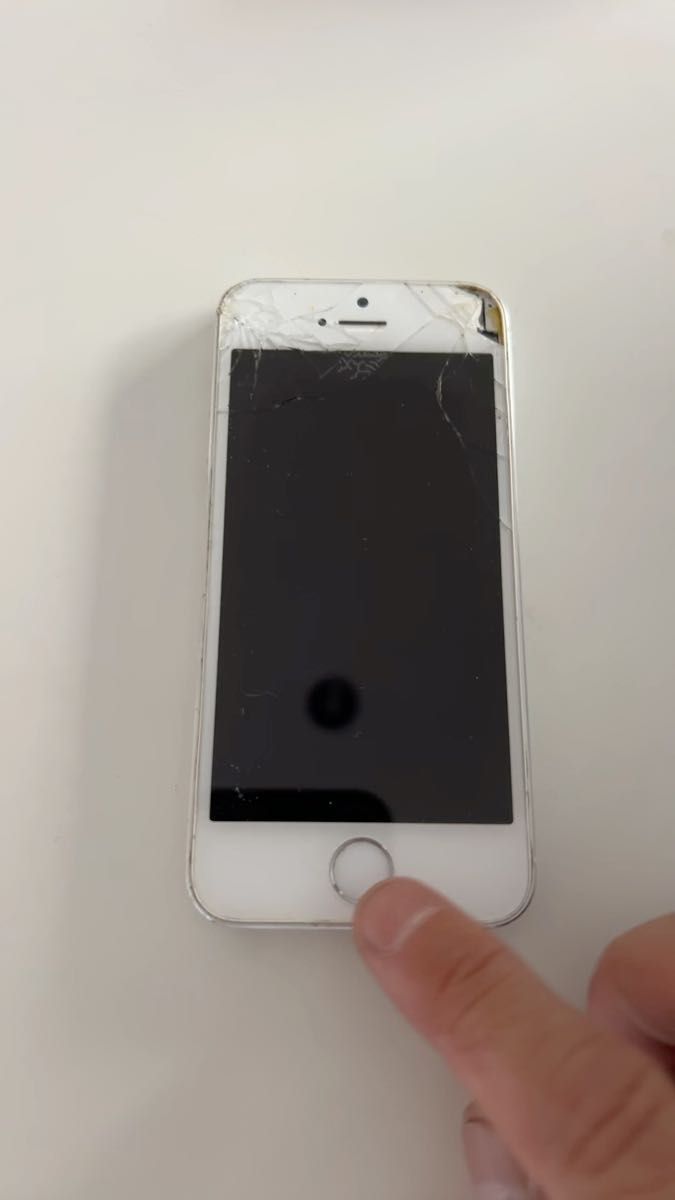 iPhone5s ME336J/A 32GB 画面割れ ゴールド