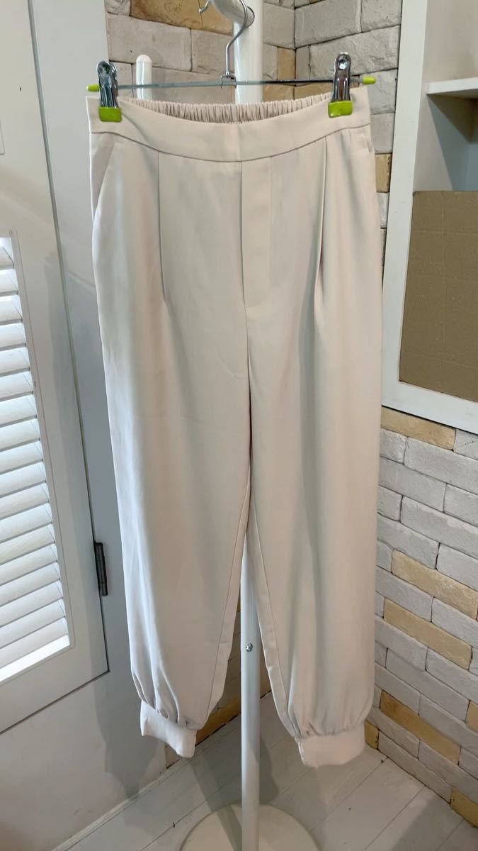 ウエストゴムパンツ クロップドパンツ サブリナパンツ クロップドパンツ白 スリムパンツ サブリナ白 ユニクロパンツ 春夏パンツ白
