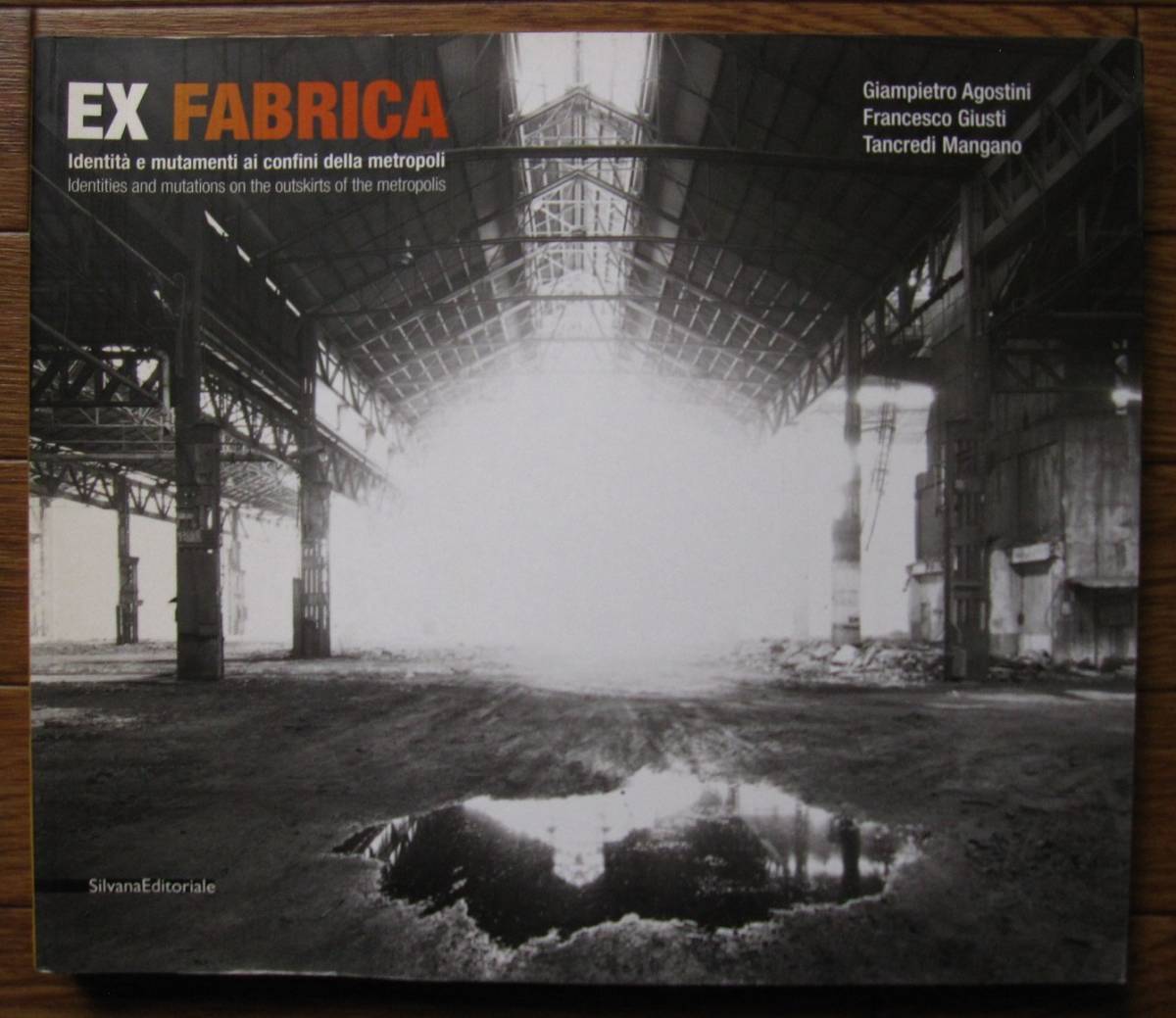 ヤフオク 絶版 希少本 洋書 Ex Fabrica Identita E Mutame