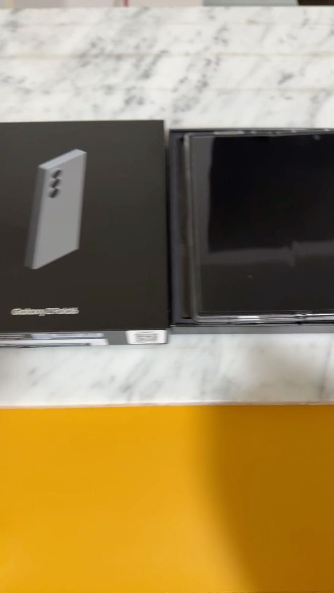 新品同様 Galaxy Z Fold 6 SIMフリー 256GB バッテリー100% SAMSUNG シルバー 海外版