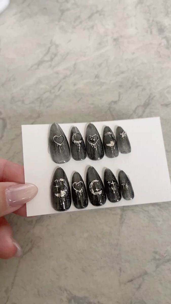 ネイルチップ ロングアーモンド ブラック キラキラ ちゅるん