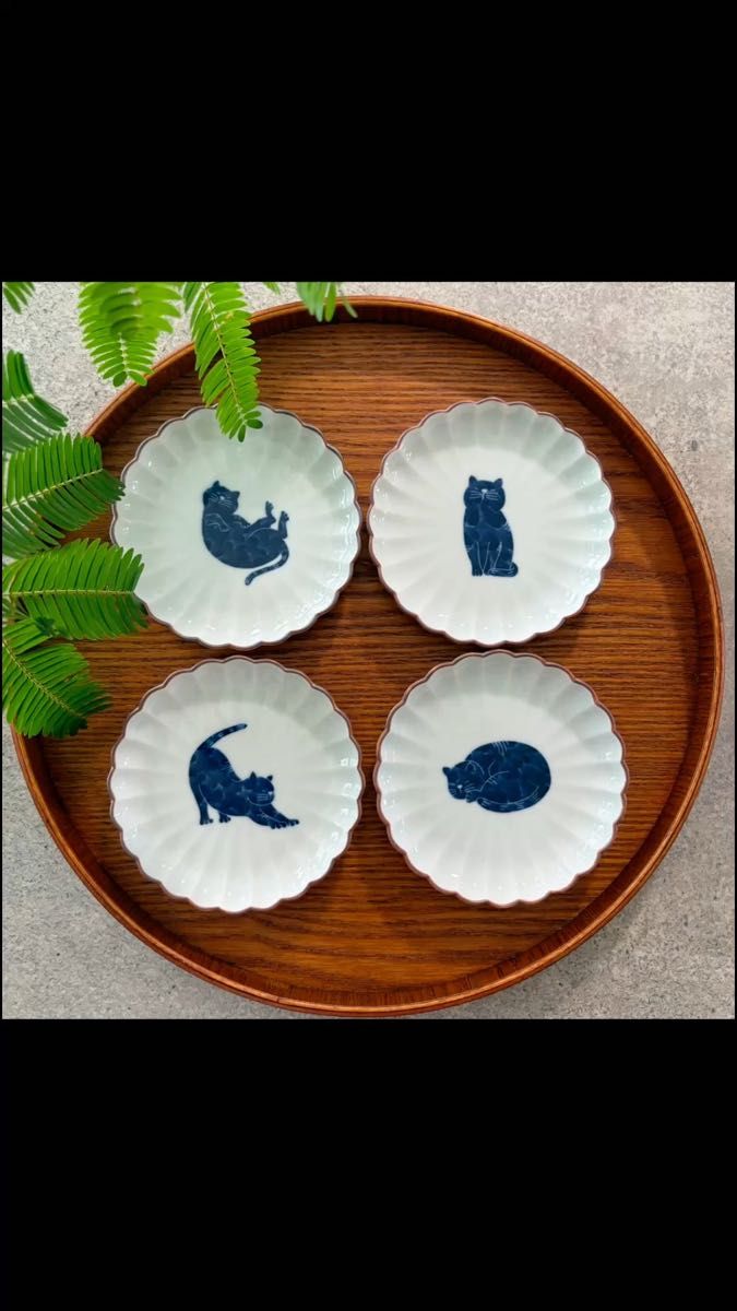 にゃん小皿 4枚セット 波佐見焼 豆皿 猫柄 作家 日本製 菊割 花型 白 ネコ まんまる寝 背伸び おすわり ヘソ天 食器 陶器