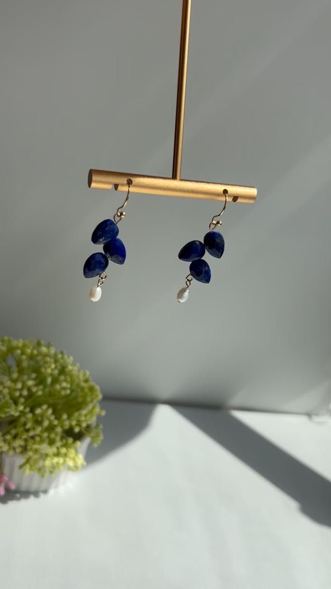 天然石ラピスラズリの淡水パールが揺れるピアス ハンドメイド 母の日のプレゼントにもオススメ