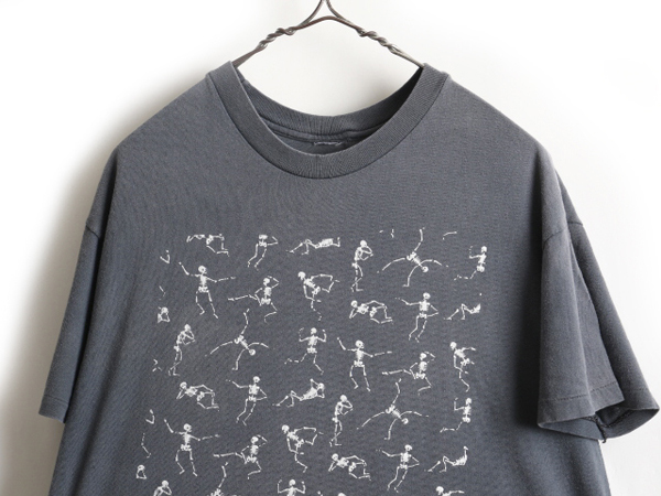 80's ビンテージ Ken Brown スカル アート プリント 半袖 Tシャツ ( メンズ 男性 S 程) 古着 ボーン 骨 墨黒 ブラック 80年代 アートT 80's ビンテージ Ken Brown スカル アート プリント 半袖 Tシャツ ( メンズ 男性 S 程) 古着 ボーン 骨 墨黒 ブラック 80年代 アートT