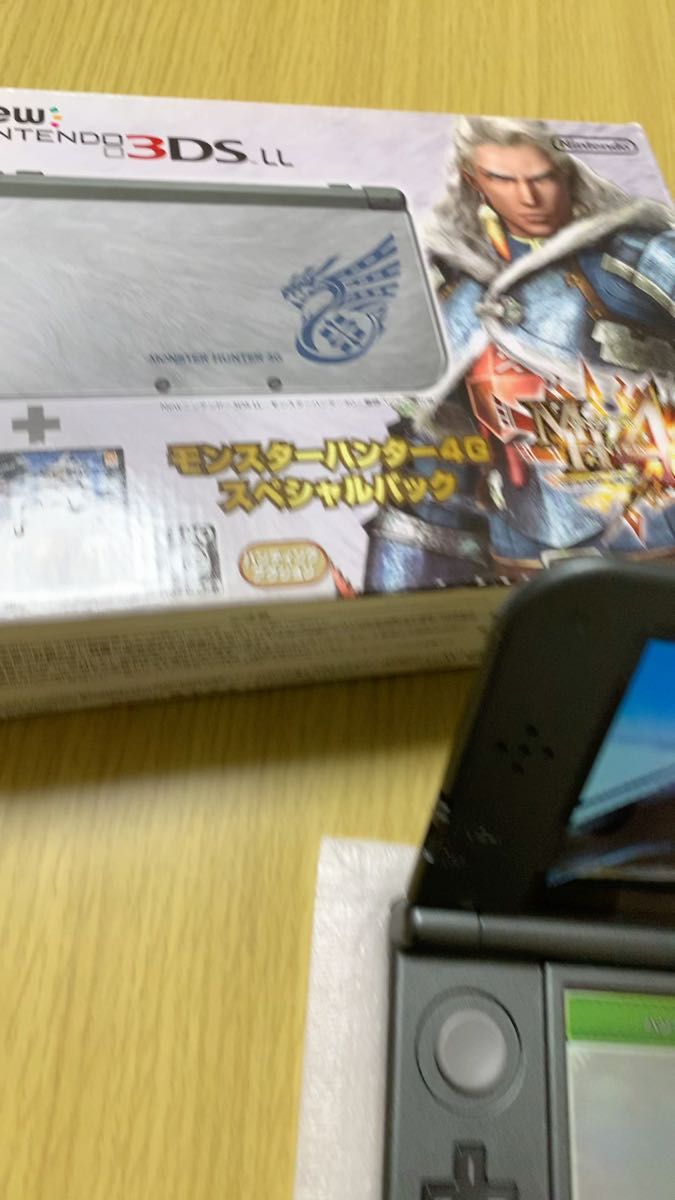 おすすめ品 モンスターハンター4G スペシャルパック(美品ですが、、、液晶やけありソフトのケース無し)その他全て揃ってます!