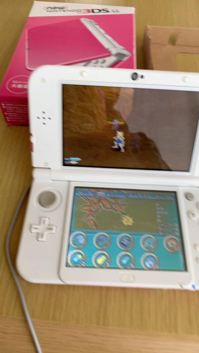 NintendoNewニンテンドー3DS LLピンク×ホワイト(超美品)とソフト(ワンピースアンリミテッドクルーズSP)ケース無し