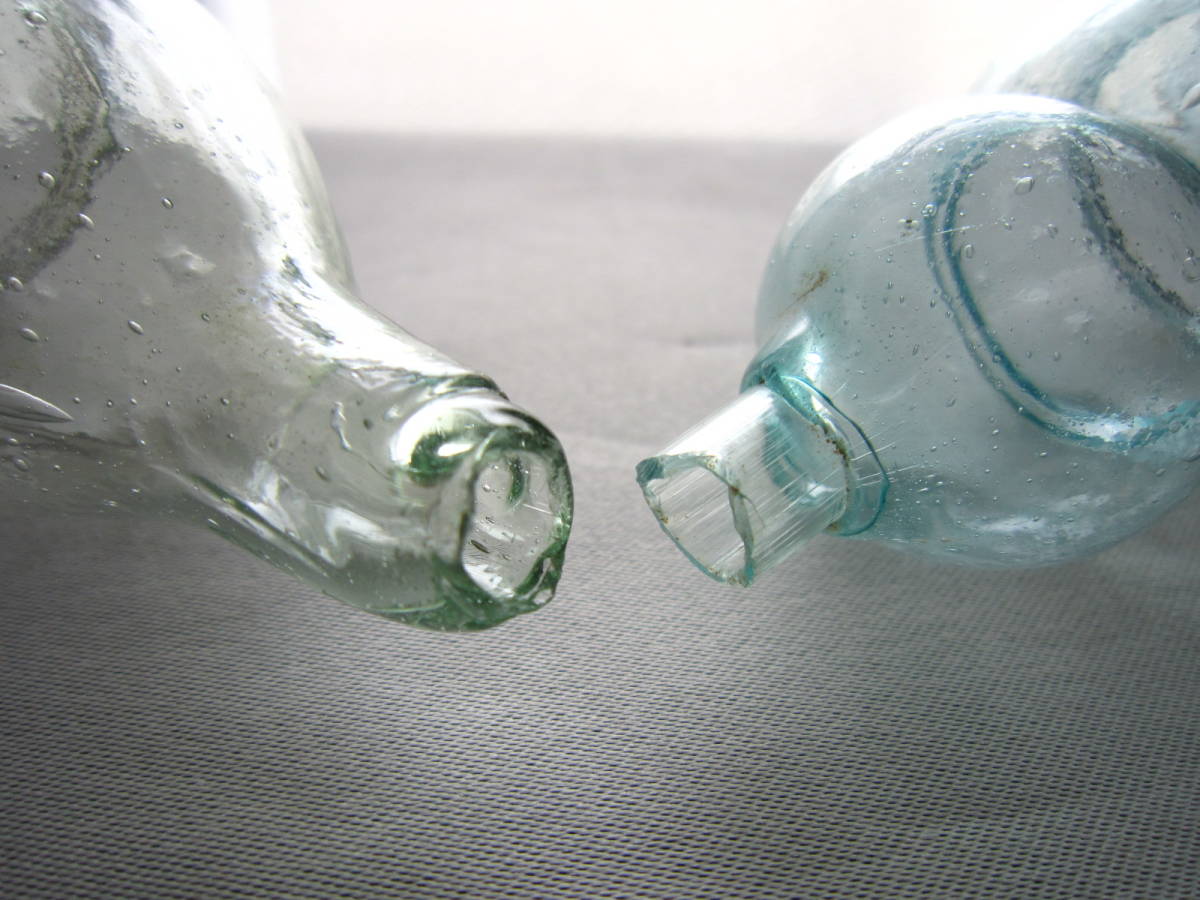 ガラス瓶　ニッキ水　2種類セット　気泡あり　透明　薄いブルー　昭和レトロ_画像3