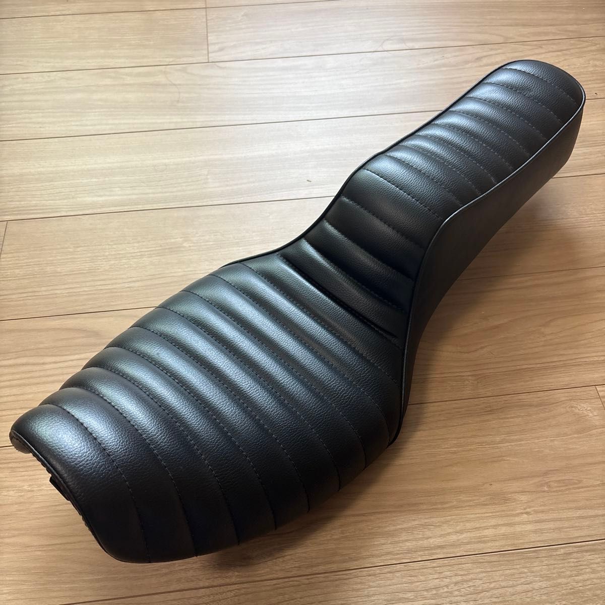 ガレージT&F ハーレー ダイナ ダブルシート(タックロール) 美品 ガレージT&F ハーレー ダイナ(DYNA) ダブルシート(タックロール