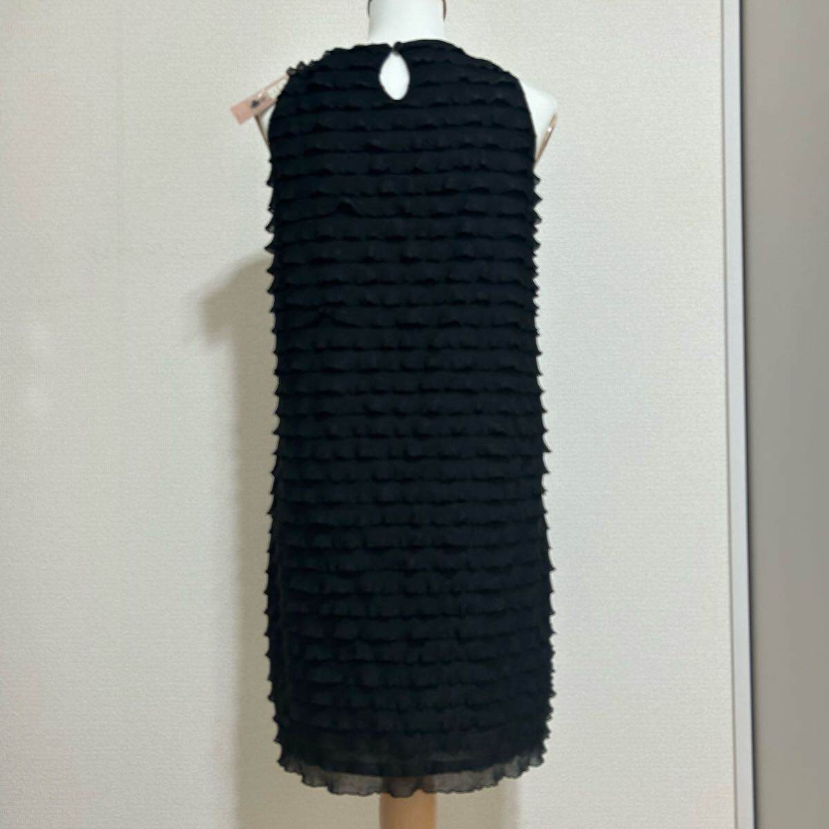 新品 未使用 pixie heart ピクシーハート ワンピース フリル ティアード ノースリーブ ストレッチ ふりふり ガーリー 膝丈 ブラック 黒 M_画像4