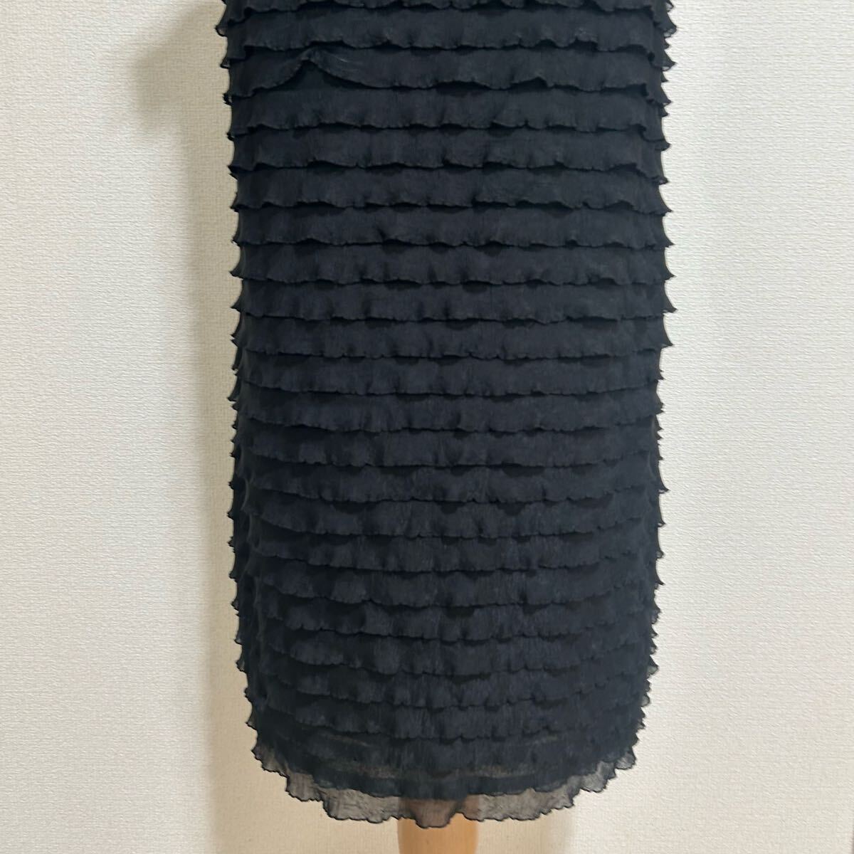 新品 未使用 pixie heart ピクシーハート ワンピース フリル ティアード ノースリーブ ストレッチ ふりふり ガーリー 膝丈 ブラック 黒 M_画像6