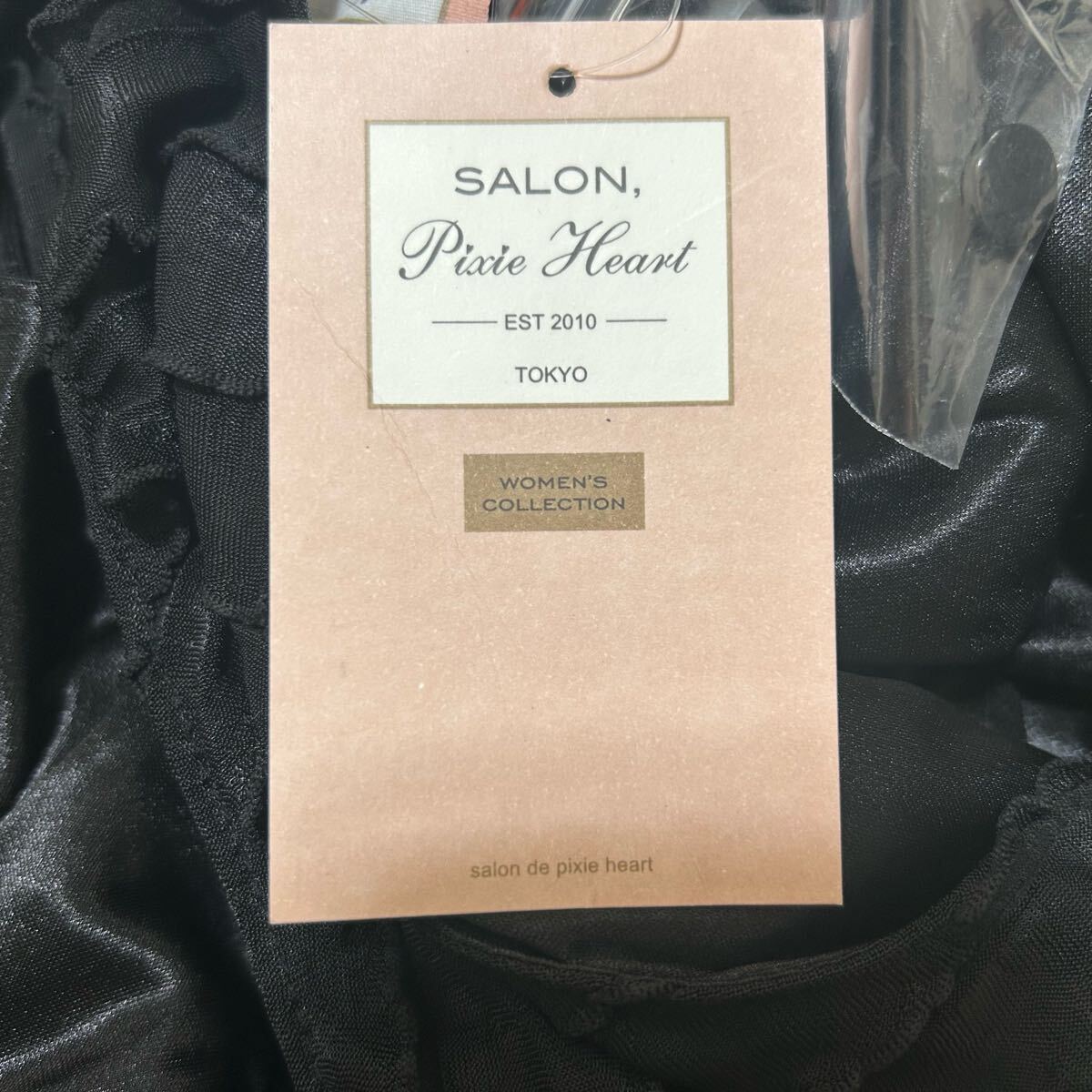 新品 未使用 pixie heart ピクシーハート ワンピース フリル ティアード ノースリーブ ストレッチ ふりふり ガーリー 膝丈 ブラック 黒 M_画像7