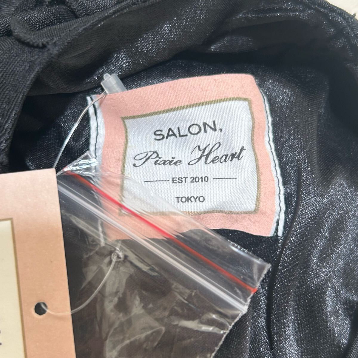 新品 未使用 pixie heart ピクシーハート ワンピース フリル ティアード ノースリーブ ストレッチ ふりふり ガーリー 膝丈 ブラック 黒 M_画像8