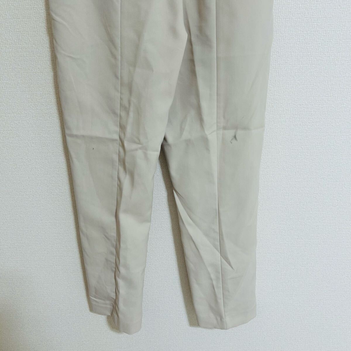 新品タグ付き　natural beauty basic ナチュラルビューティーベーシック　 パンツ　テーパードパンツ オフィス　ベージュ　肌色　Sサイズ