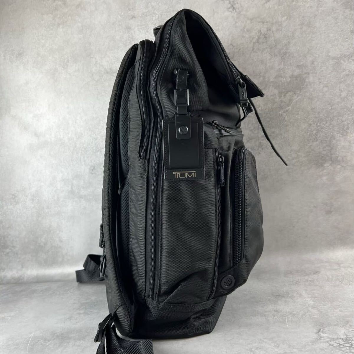 極美品/希少 TUMI トゥミ ALPHA BRAVO ランス バックパック メンズ A4可 大容量 ロールトップ ビジネス レザー ネームタグ リュック 黒