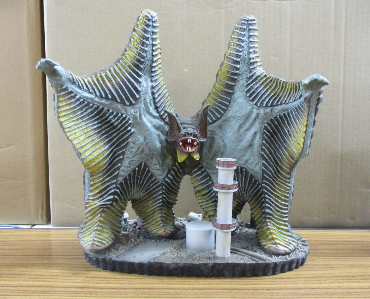 #w35【梱100】X-PLUS ウルトラマン 油獣ぺスター 約34センチ 怪獣 フィギュア