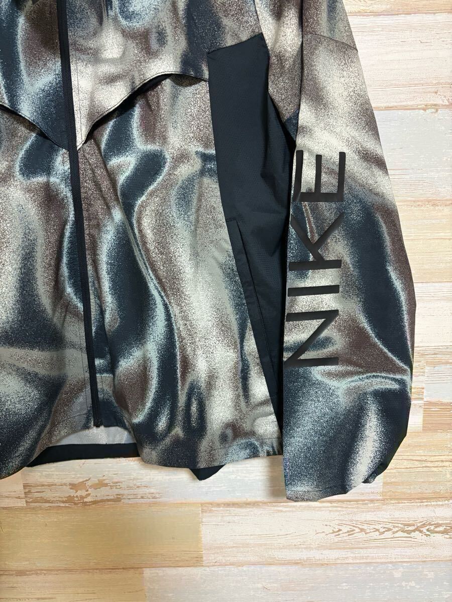 新品 定価17710円 Lサイズ　NIKE ナイキ　レペル UV 総柄　ウインドランナー　ジャケット　メンズ　ランニングジャケット