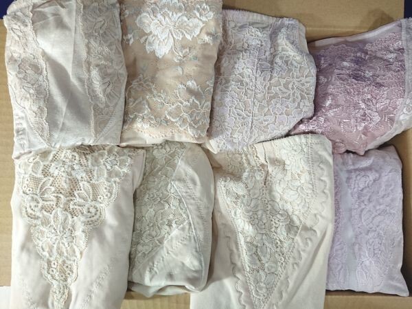 r2_5290　美品入り　必見　☆大特価☆　ガードル　☆50枚☆　まとめ売り　ブランド混合　☆大きいサイズから小さいサイズまで☆　中箱