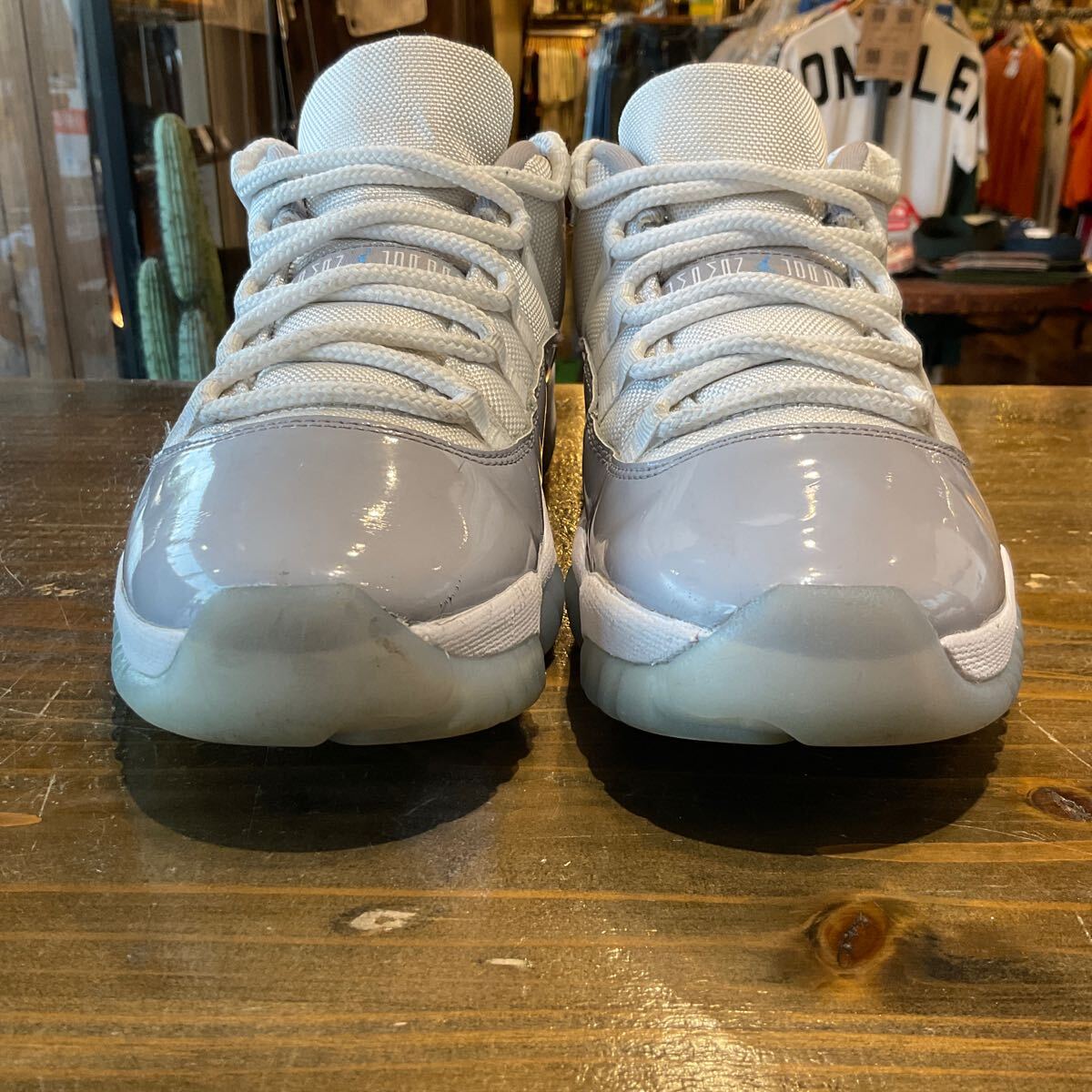 AIR JORDAN 11 RETRO LOW воздушный Jordan 11 retro low серый эмаль AV2187-140 Size 26cm б/у товар чёрный бирка 