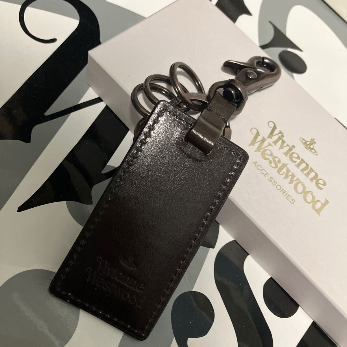 送料込●新品●Vivienne Westwood 定番黒 五連キーリング 本牛革 黒D キーホルダー バッグチャーム ヴィヴィアンウエストウッド ビビアン