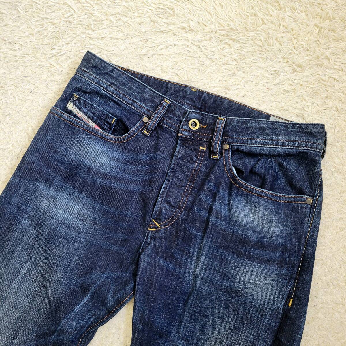 ディーゼル【BUSTER】DIESEL デニムパンツ ジーパン ジーンズ レギュラースリムテーパード ウォッシャブル 革パッチ ボタンフライ 濃紺 W29