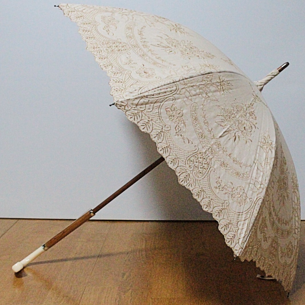 新品 豪華美麗刺しゅう ウッドハンドル 耐風 麻混 晴雨兼用 高級日傘 青系 新品 豪華美麗刺しゅう ウッドハンドル 耐風 麻混 晴雨兼用 高級