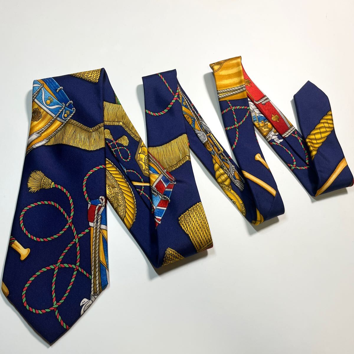 HERMES エルメス ネクタイ マルチカラー 希少 美品 HERMES エルメス ネクタイ ヴィンテージ スカーフ柄