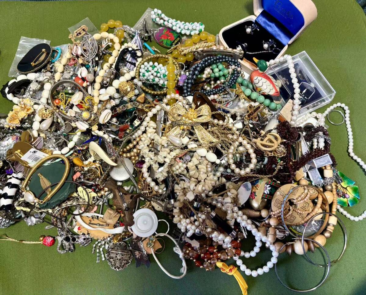 【1円スタート】アクセサリー まとめ売り 约4.3kg 未検品 指轮 ネックレス ブレスレット ピアス ブローチ 宝石 大量 山売り