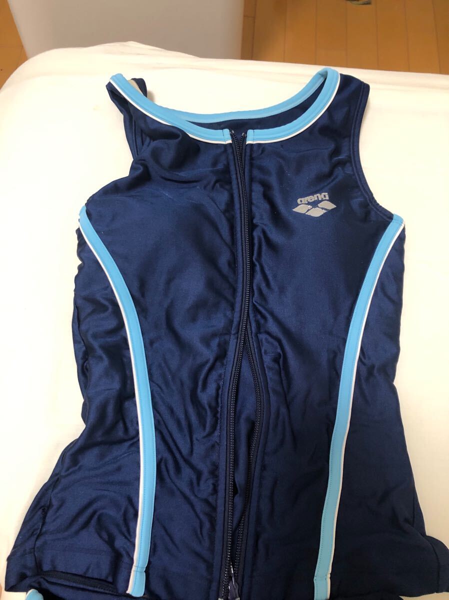 送料込?匿名配送 アリーナ 女性用 フィットネス水著 Mサイズ LAR-6233W セパレート水著 フルジップarena