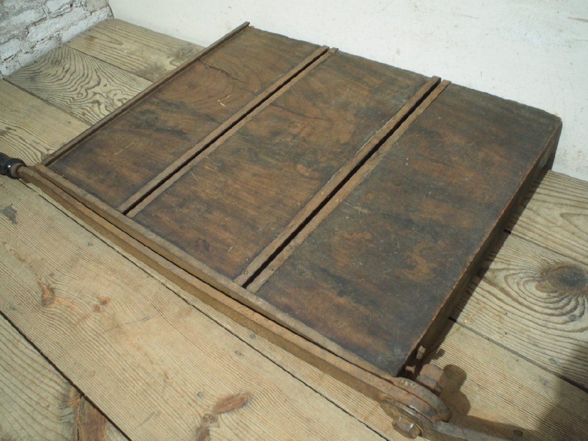 タF0370◆天板W71cm×D61cm◆珍品◆ビンテージ◆重厚な欅のトタンカッター◆工業(yè)系 切斷機 建筑資材 リフォーム DIY オブジェ レトロK笹4
