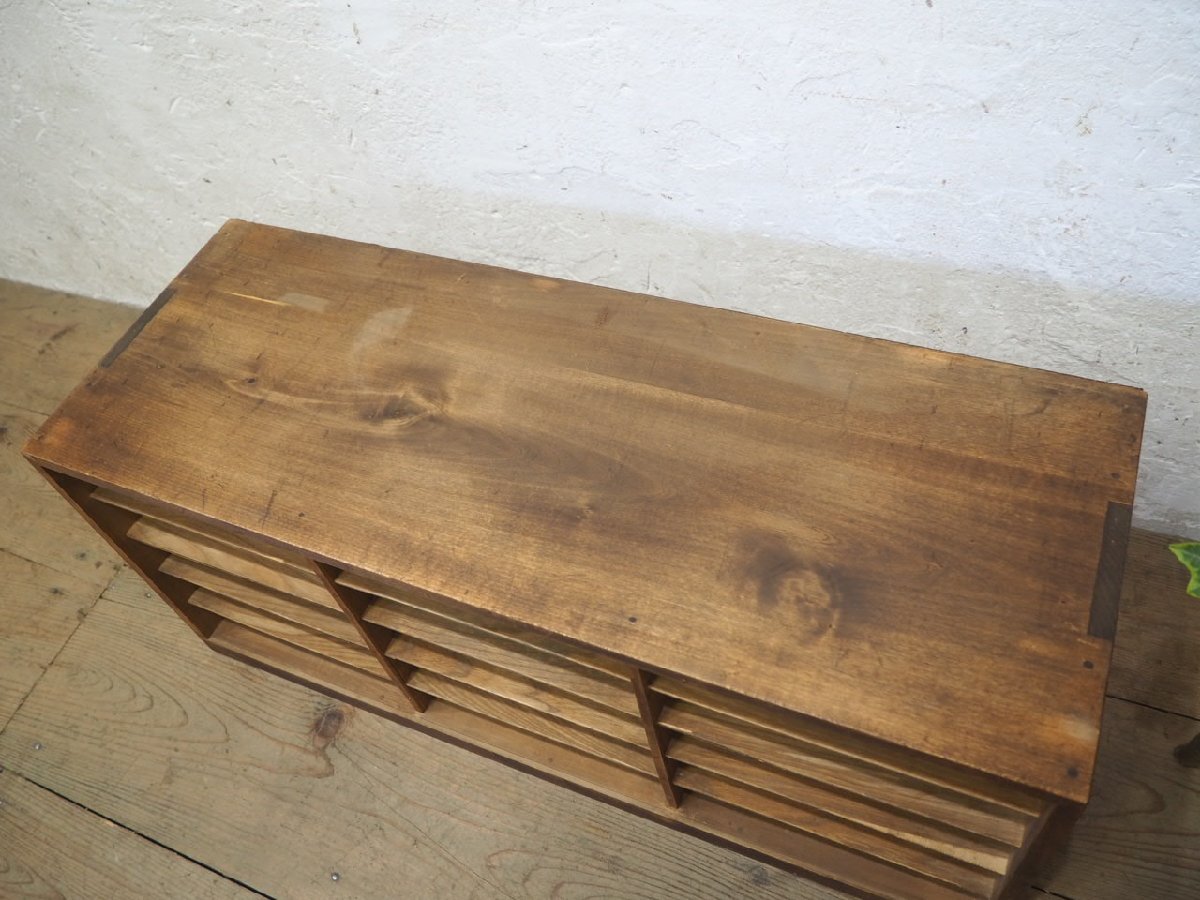 タO0677◆②H37,5cm×W85cm◆収納12升◆木味の良い古い木制ディスプレイラック◆飾り棚 陳列棚 小物入れ 雑貨屋 レトロ ビンテージJ笹4