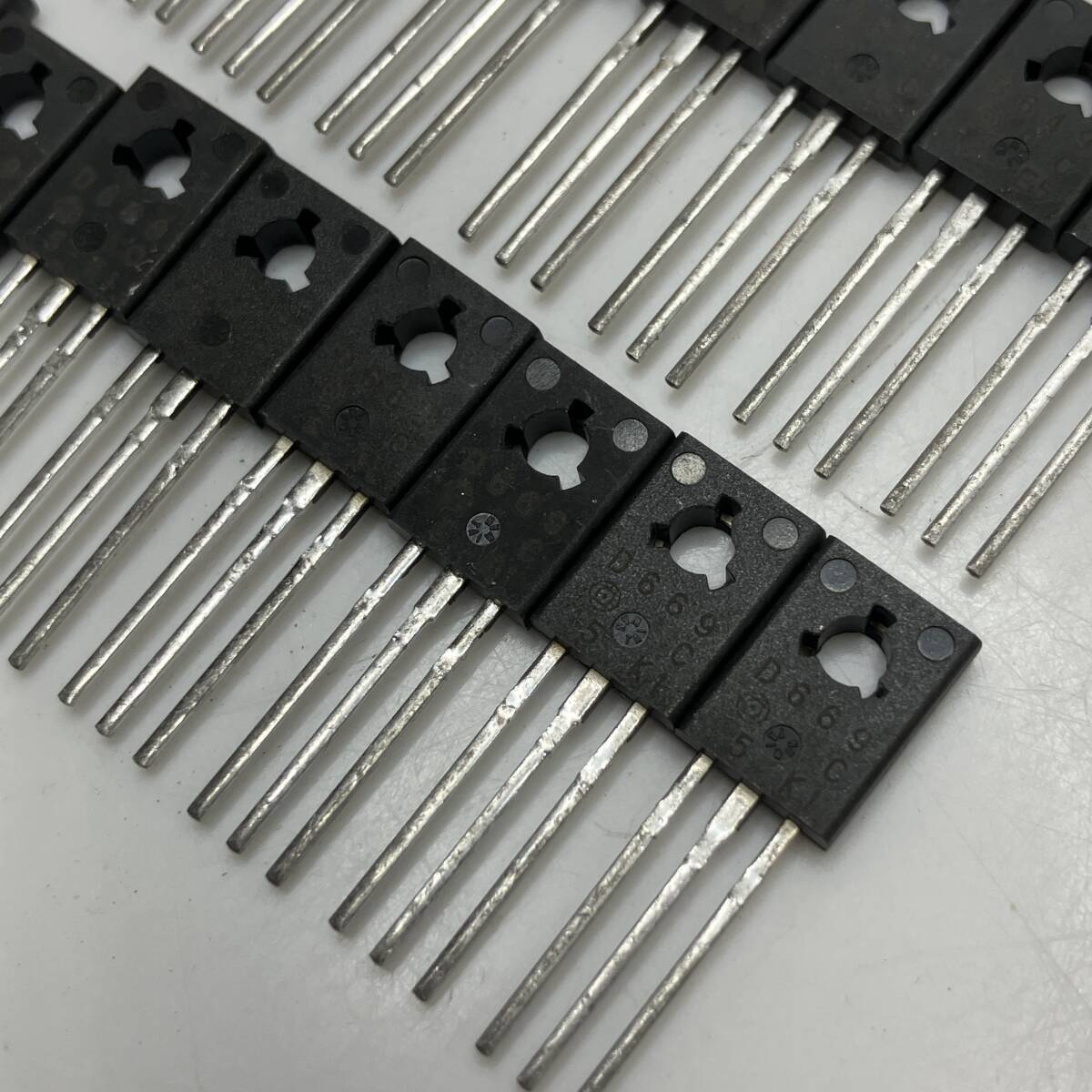 (志)【未使用】日立 音響用 トランジスタ 2SB649A-C/2SD669A-C 8ペア 計16個 セット 部品 パーツ(検)真空管アンプ オーディオ機器(I)0607P